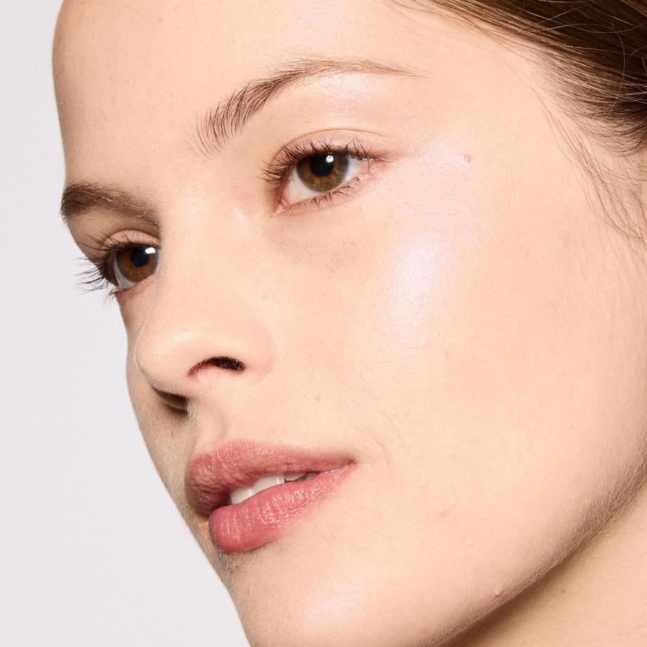 MAC Cosmetics  Glow Play Bouncy Highlighter 