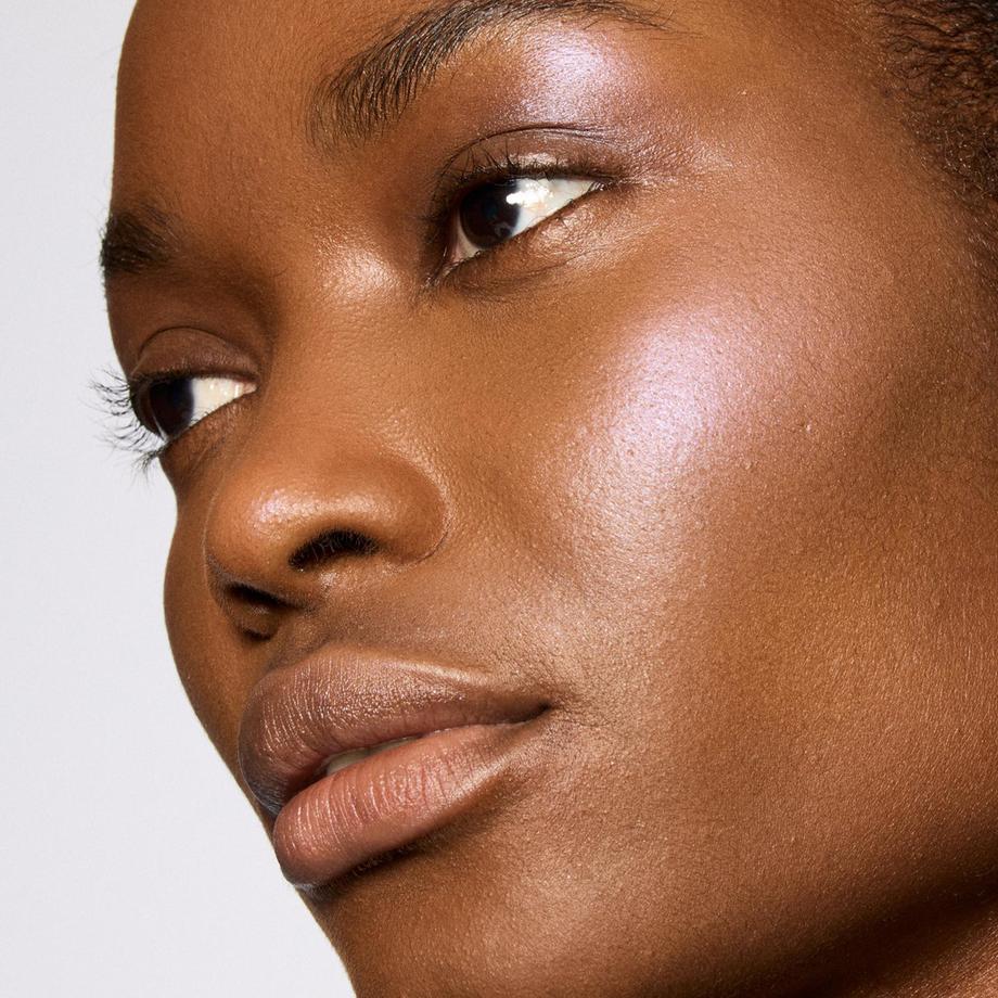 MAC Cosmetics  Glow Play Bouncy Highlighter 