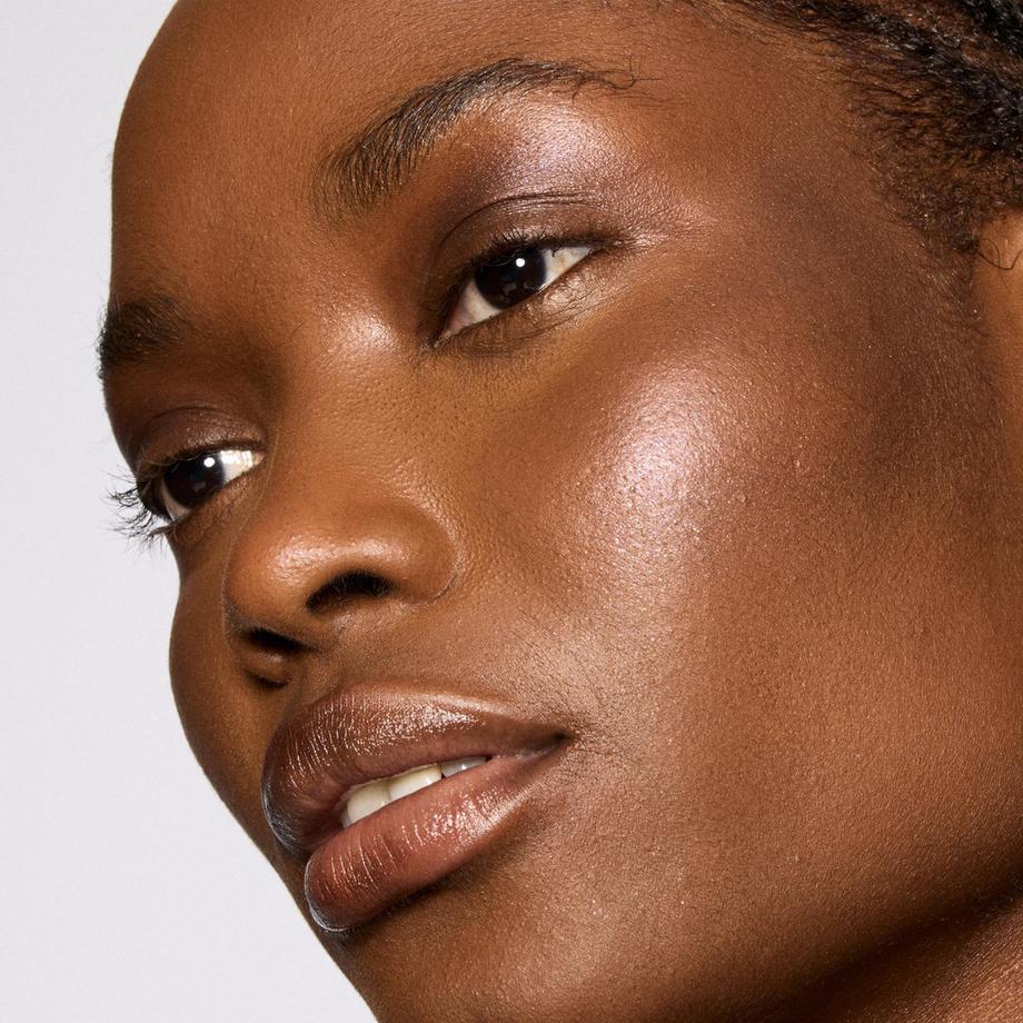 MAC Cosmetics  Glow Play Bouncy Highlighter 