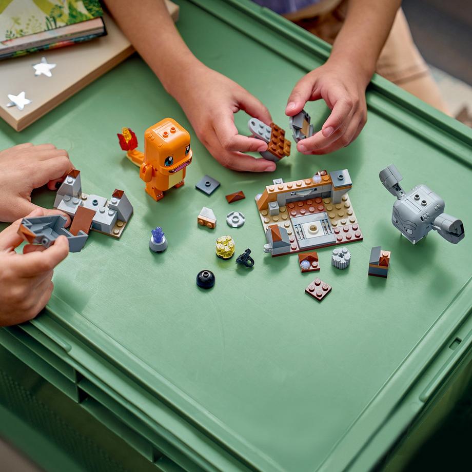 LEGO®  72157 SMART Play™: Scontro nella caverna tra Charmander e Geodude 