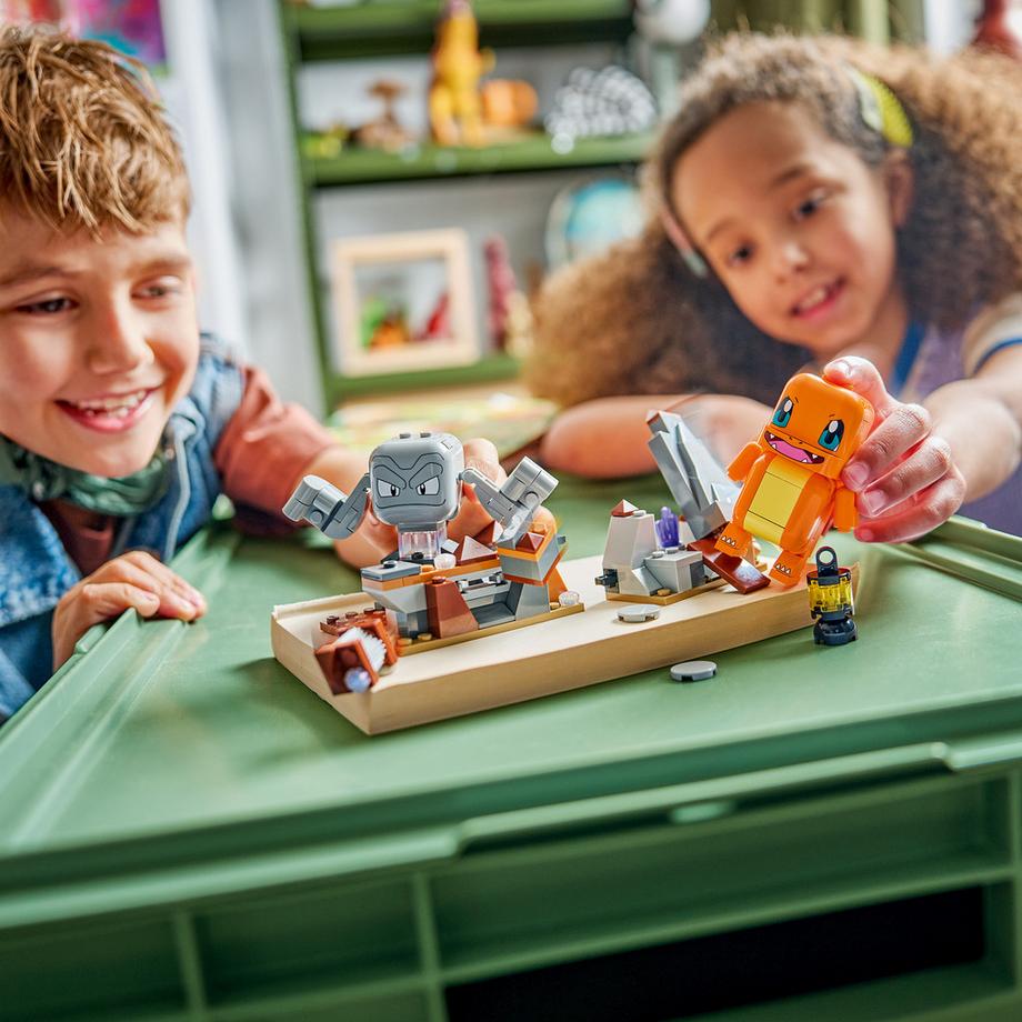 LEGO®  72157 SMART Play™: Scontro nella caverna tra Charmander e Geodude 
