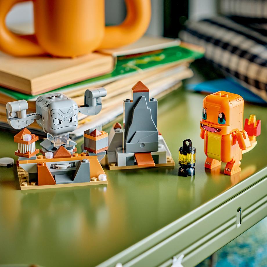 LEGO®  72157 SMART Play™: Scontro nella caverna tra Charmander e Geodude 