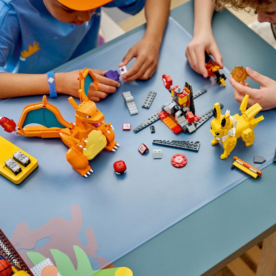LEGO®  72167 SMART Play™: Scontro Epico Charizard contro Jolteon 