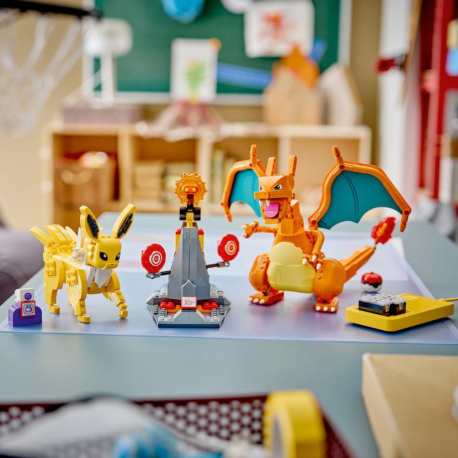 LEGO®  72167 SMART Play™: Scontro Epico Charizard contro Jolteon 