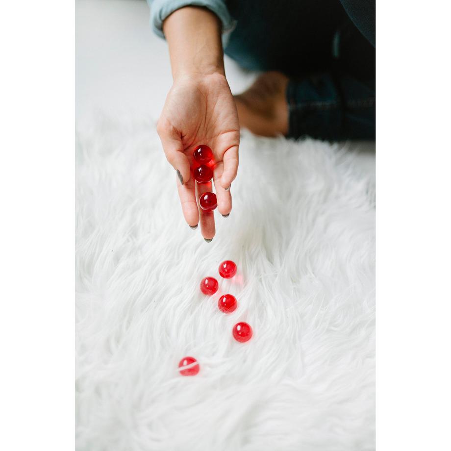 Isabelle Laurier  Geschenkset 2 Mini-Töpfchen mit Badeölperlen und Badeperlen – Düfte: Rose und Passionsfrucht – 8 x 4 g – 5 x 8 g 