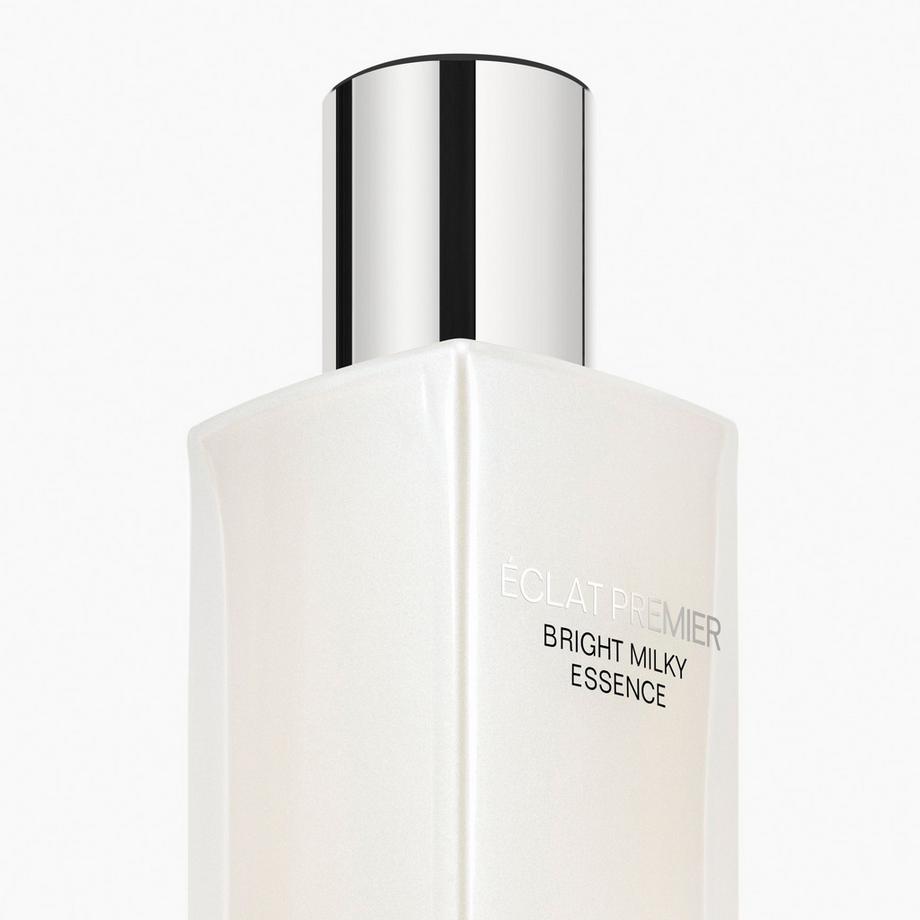 CHANEL ÉCLAT PREMIER BRIGHT MILKY ESSENCE ⁠ ESSENCE LACTÉE UNIFIANTE ET ILLUMINATRICE 