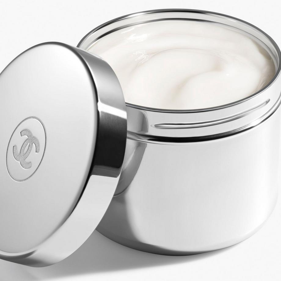 CHANEL ÉCLAT PREMIER BRIGHT SILKY CREAM ⁠ CREMA ILLUMINANTE, UNIFORMANTE E LENITIVA  