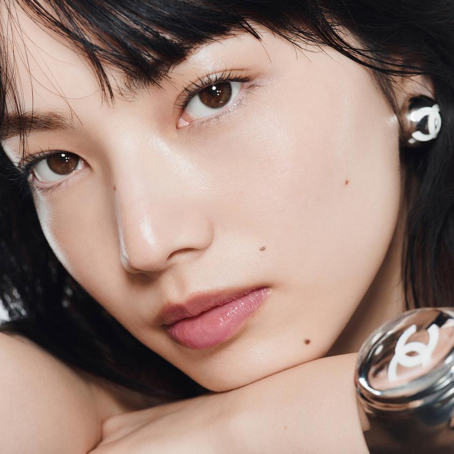 CHANEL ÉCLAT PREMIER BRIGHT SILKY CREAM ⁠ CREMA ILLUMINANTE, UNIFORMANTE E LENITIVA  