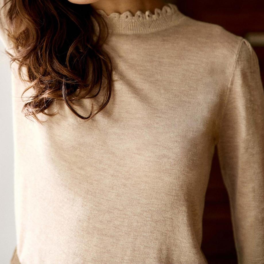 La Petite Etoile Pull à col et poignets festonnés  