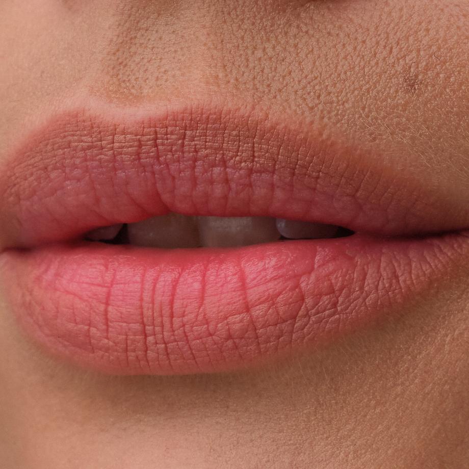 CATRICE  Blur-Real Lip Shaper 