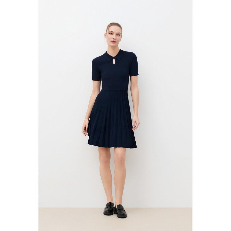 Caroll Geknöpftes Kleid mit Plissee-Rock und Schlüsselloch-Ausschnitt  