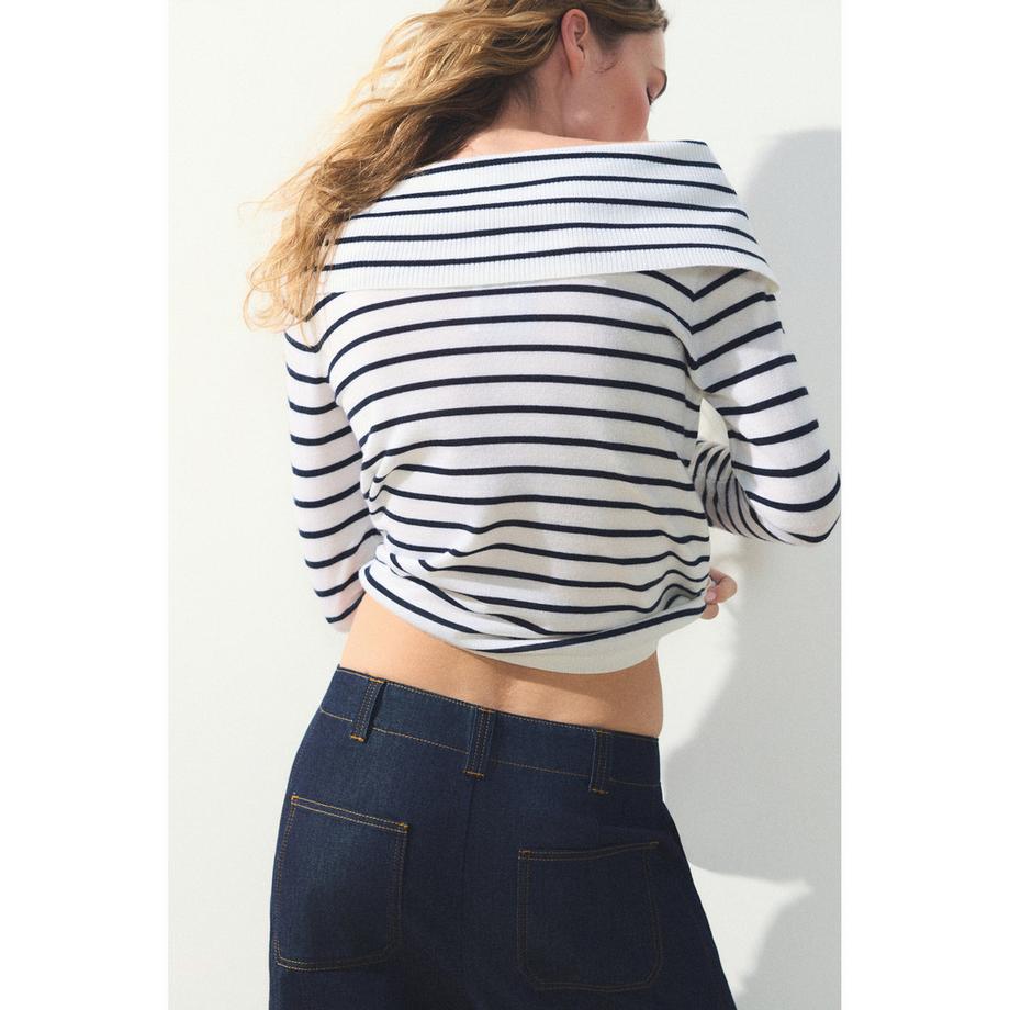 Caroll Gestreifter Pullover mit Off-Shoulder-Ausschnitt  