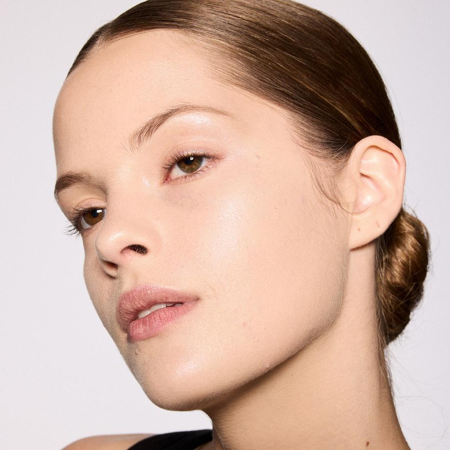 MAC Cosmetics  Extra Dimension Skinfinish 