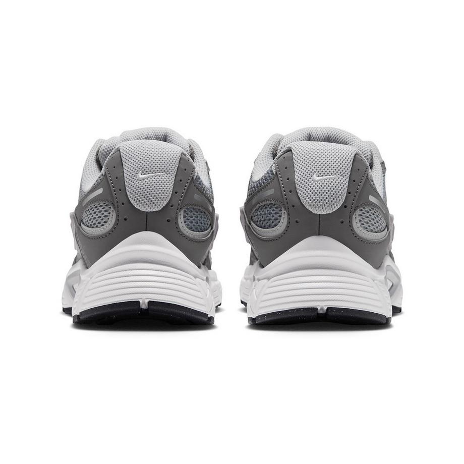 NIKE NIKE V5 RNR NBK Low Top Sneakers  