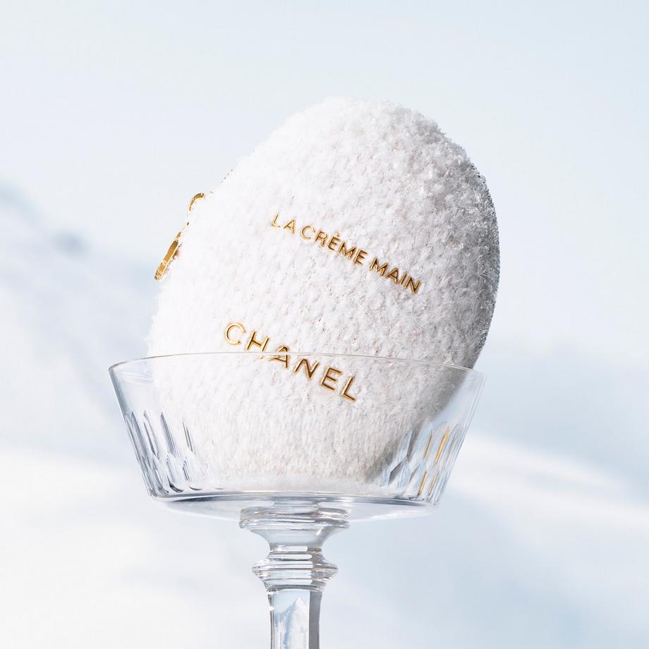 CHANEL LA CRÈME MAIN LIMITIERTE EDITION ⁠ PFLEGT – SCHENKT ZARTHEIT – VERLEIHT LEUCHTKRAFT 
