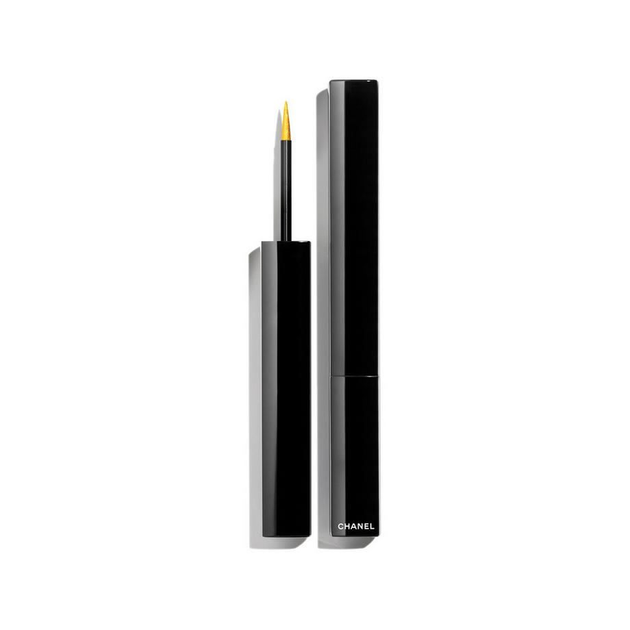 EIN FLUID-EYELINER FÜR HÖCHSTE PRÄZISION UND LANGEN HALT, FEUCHTIGKEITSBESTÄNDIG