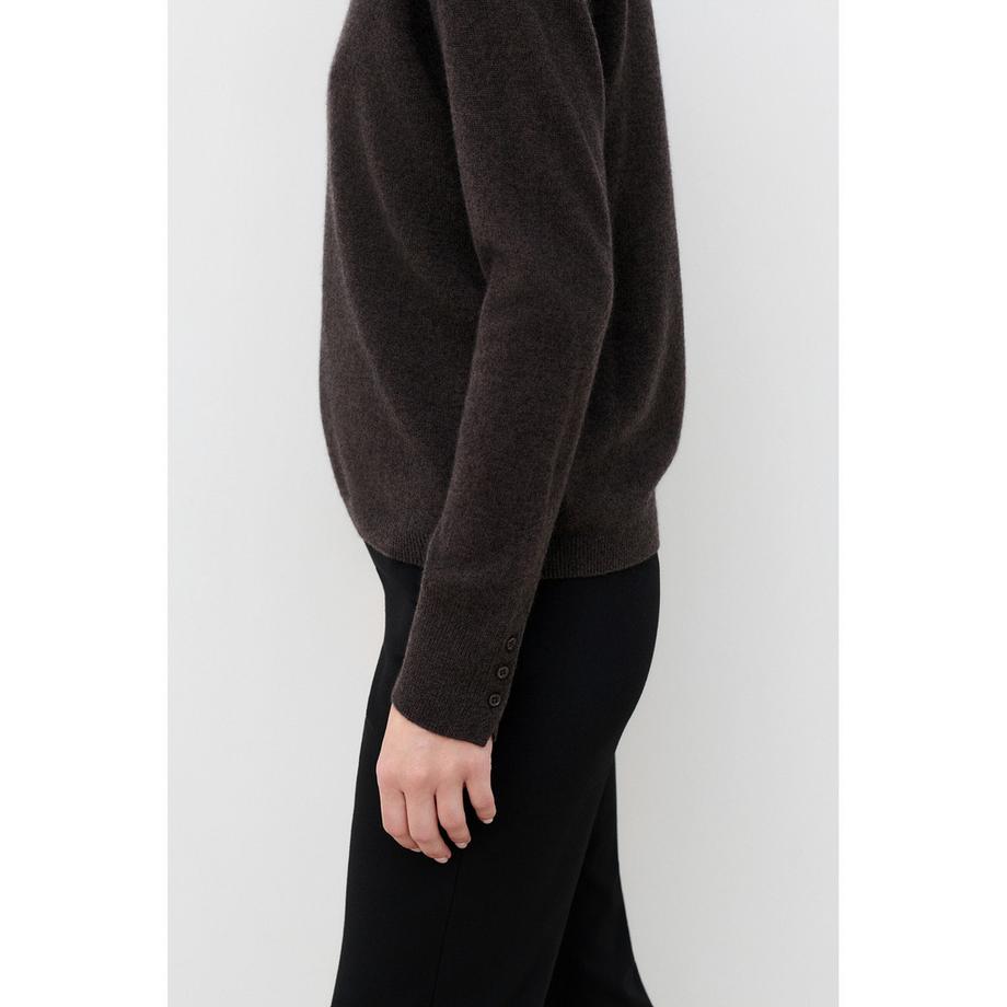 Caroll Pull col V avec détail boutonné  
