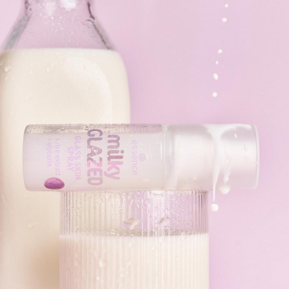 essence  milky GLAZED GLASS SKIN SPRAY 