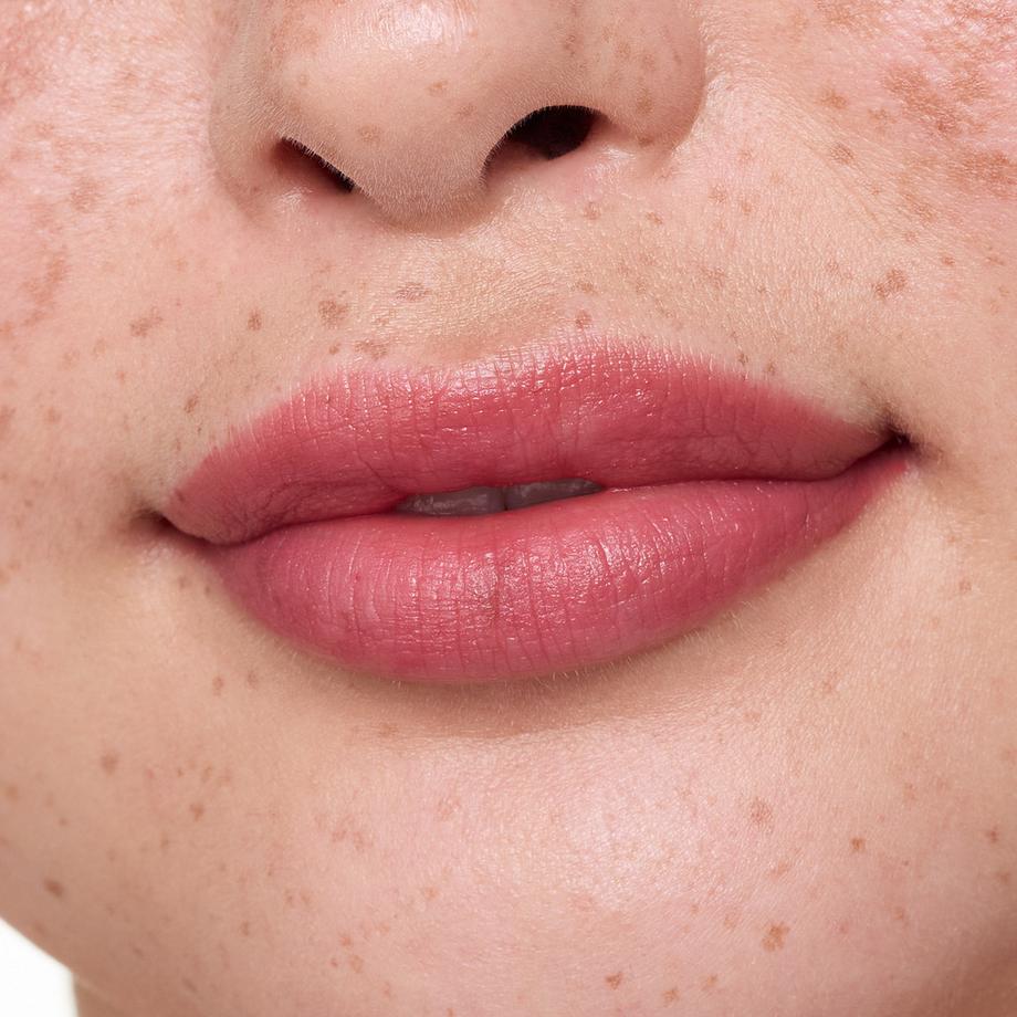 essence  BLUR soufflé sheer nude lip balm 