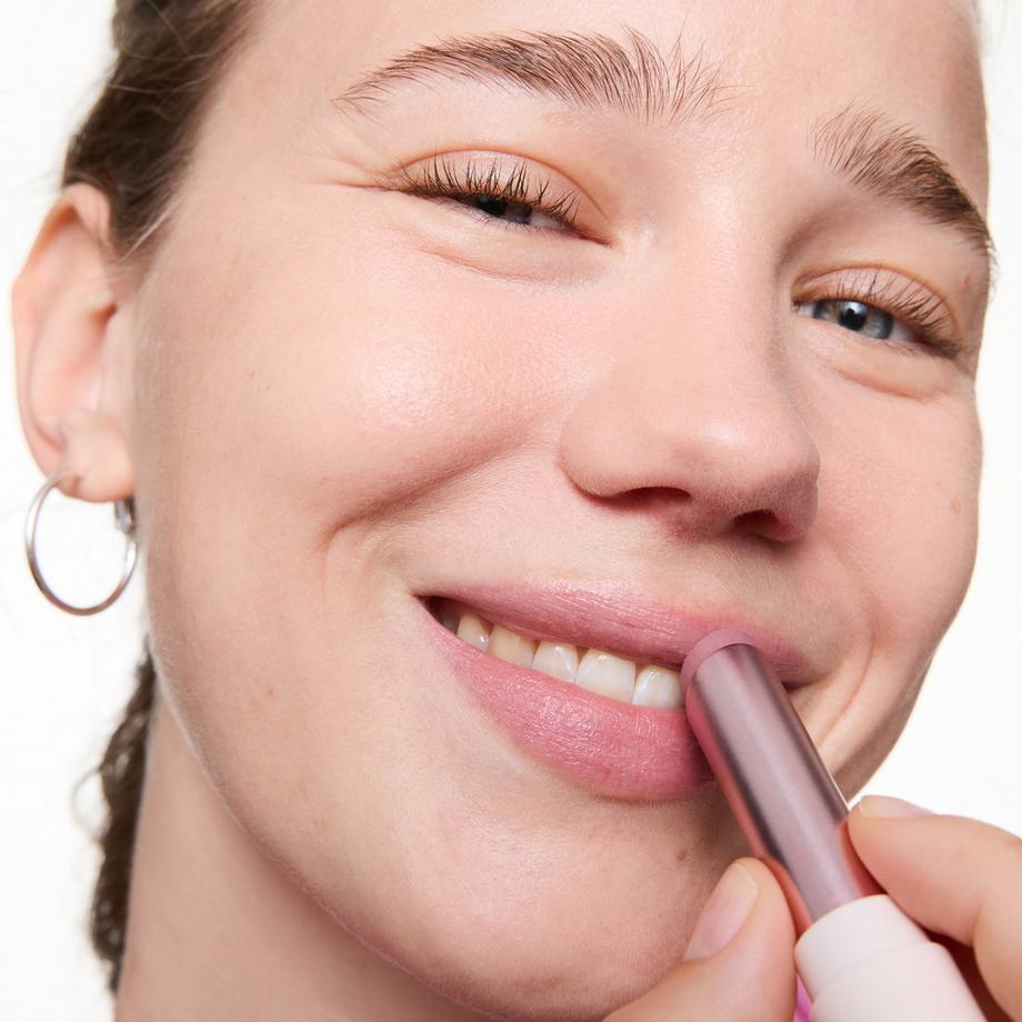 essence  BLUR soufflé sheer nude lip balm 