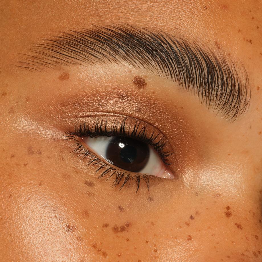 essence  BLUR NUDE eyeshadow stick fard à paupières 