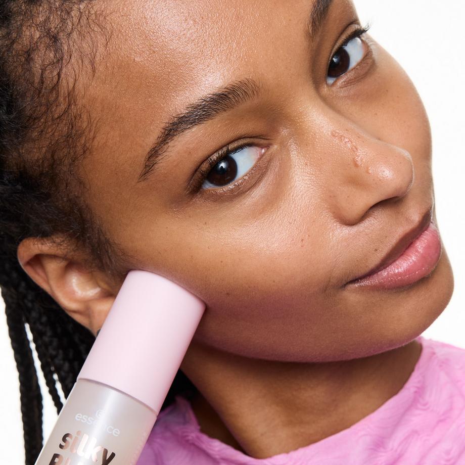 essence  silky BLUR FLAWLESS SETTING SPRAY 