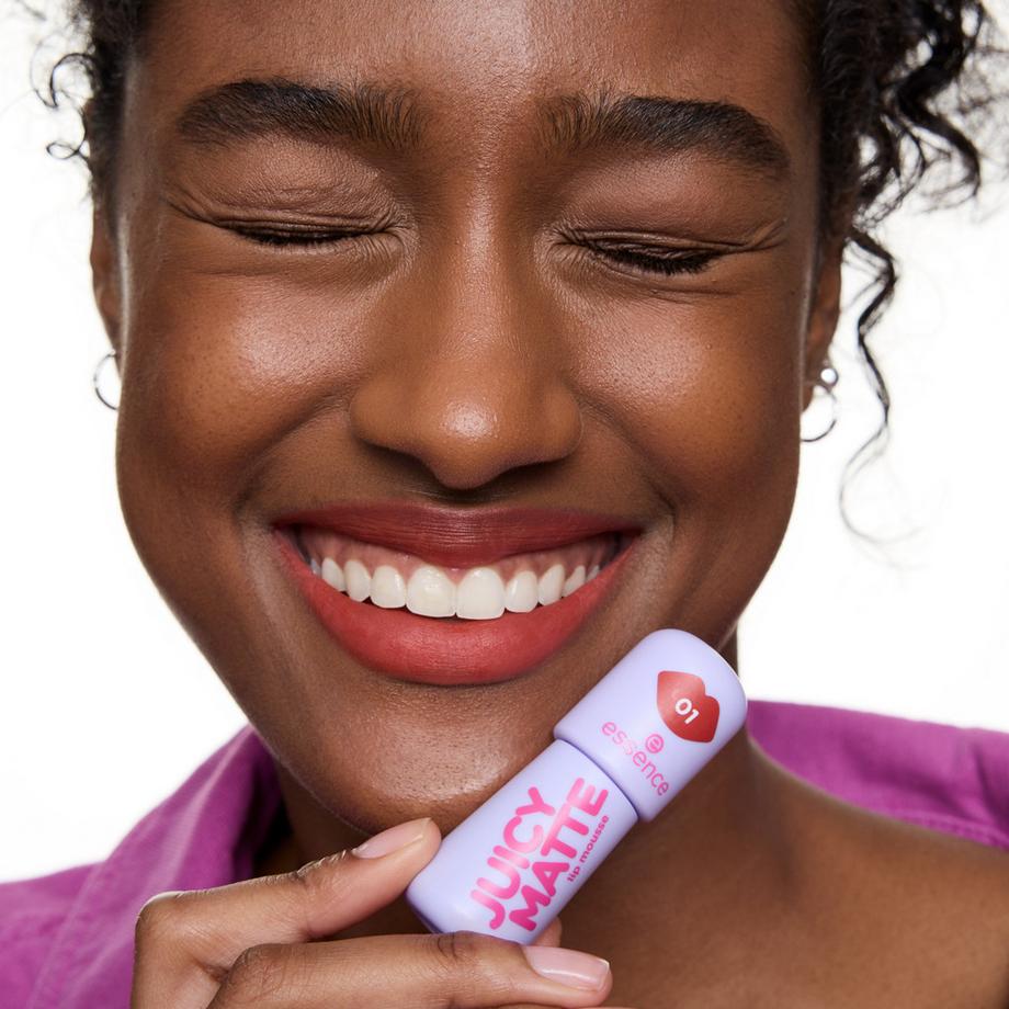 essence  JUICY MATTE mousse labbra 