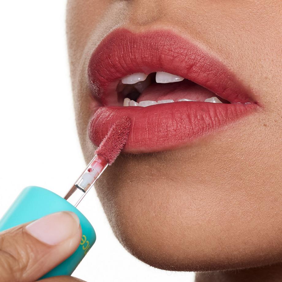 essence  JUICY MATTE mousse labbra 