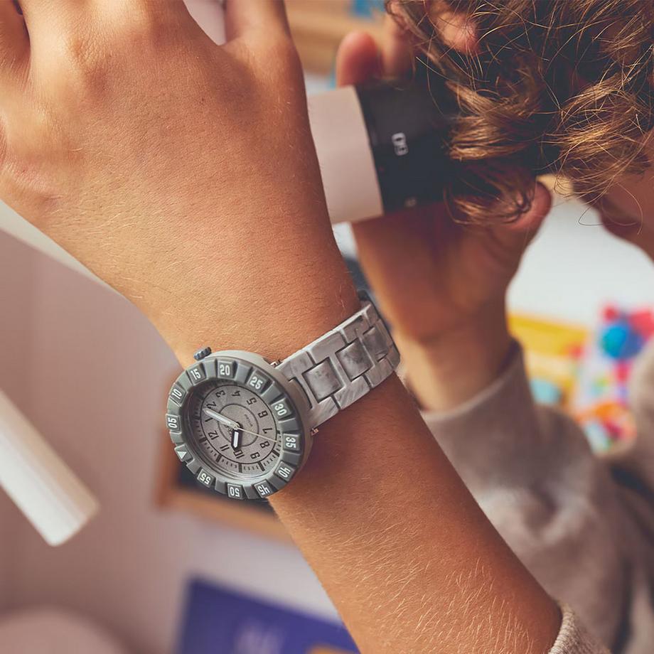 flik-flak LUNAR BRICK Horloge analogique 