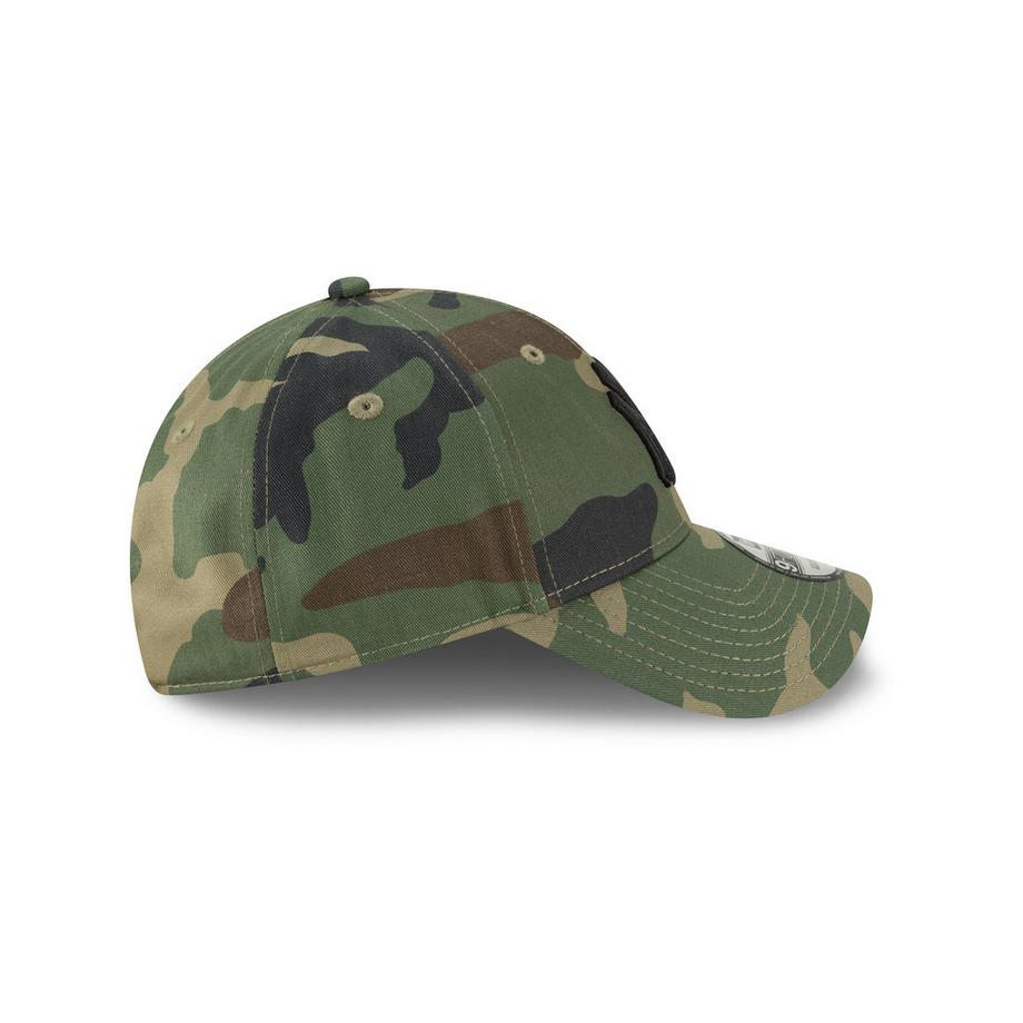 NEW ERA Tarnmuster Cap mit besticktem Logo  