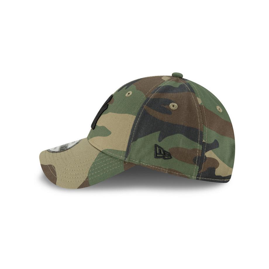 NEW ERA Tarnmuster Cap mit besticktem Logo  