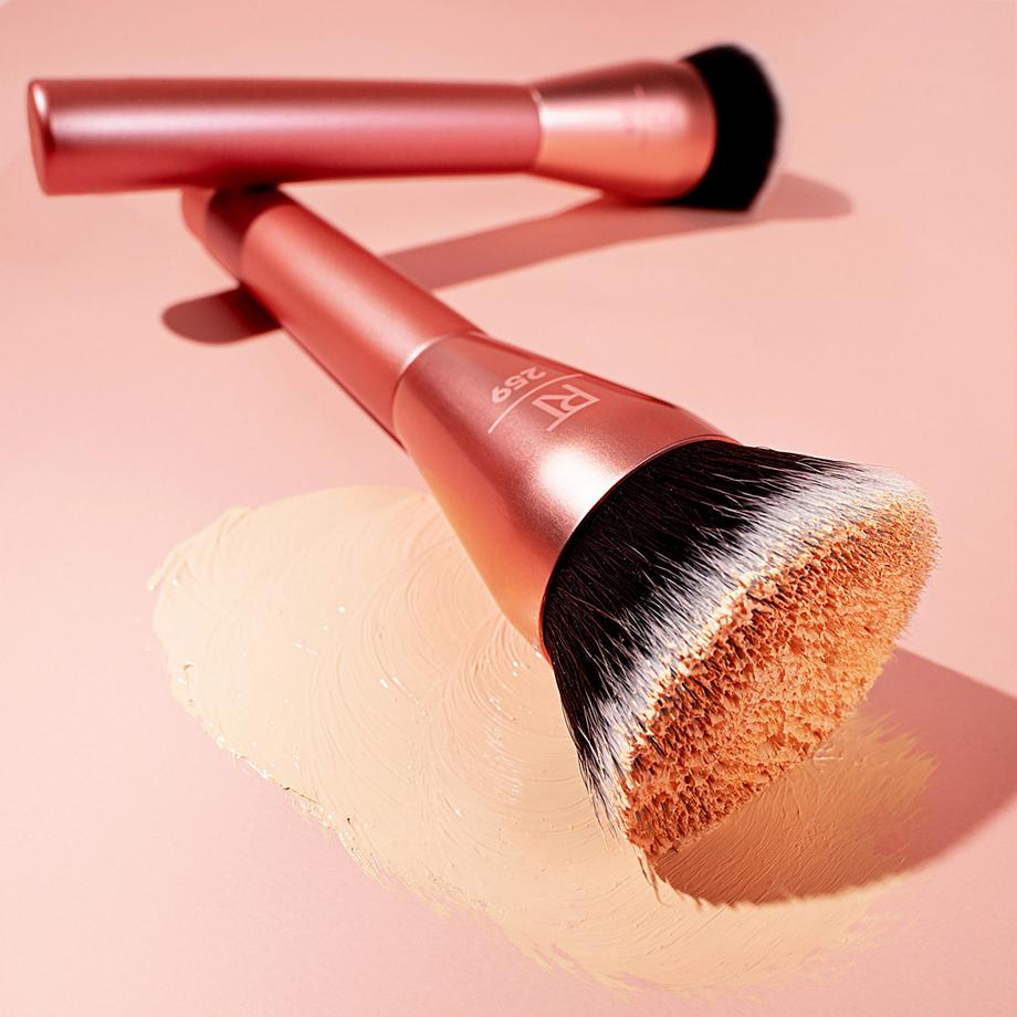 REAL TECHNIQUES  Glow Round Base Brush 