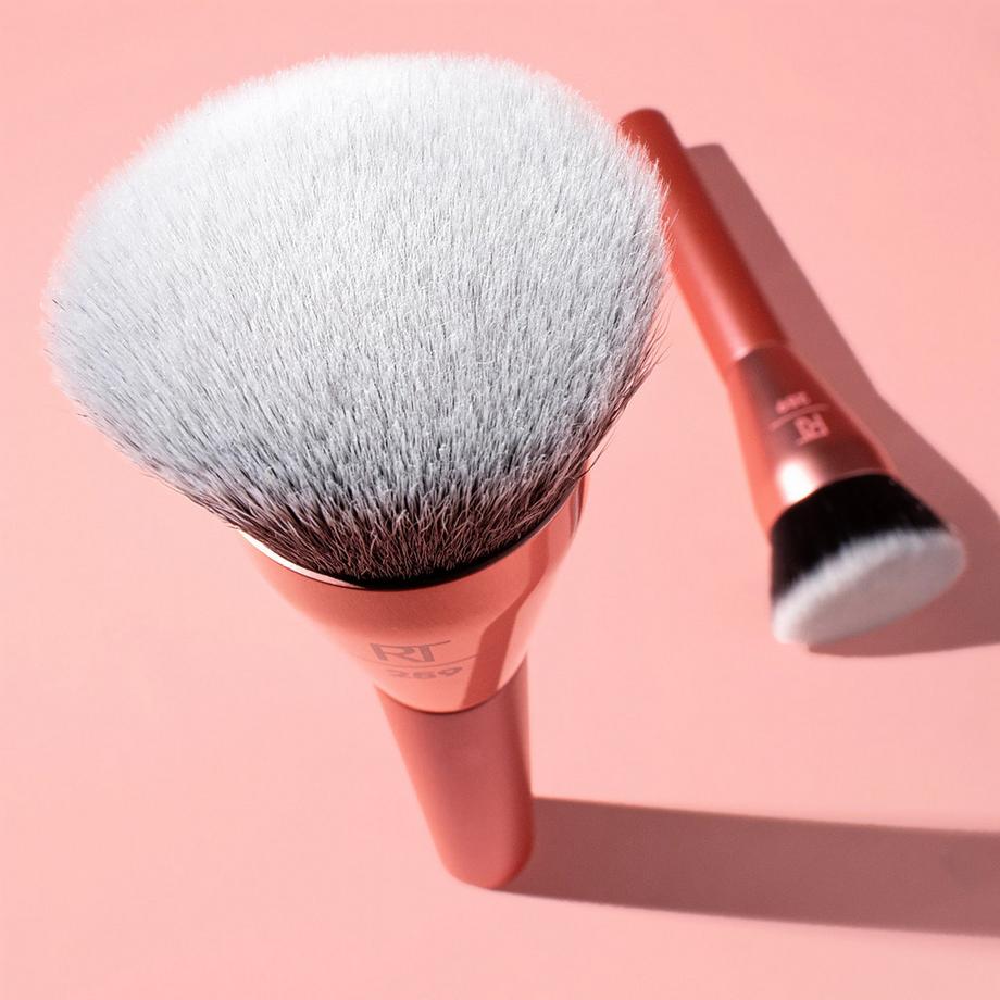 REAL TECHNIQUES  Glow Round Base Brush 