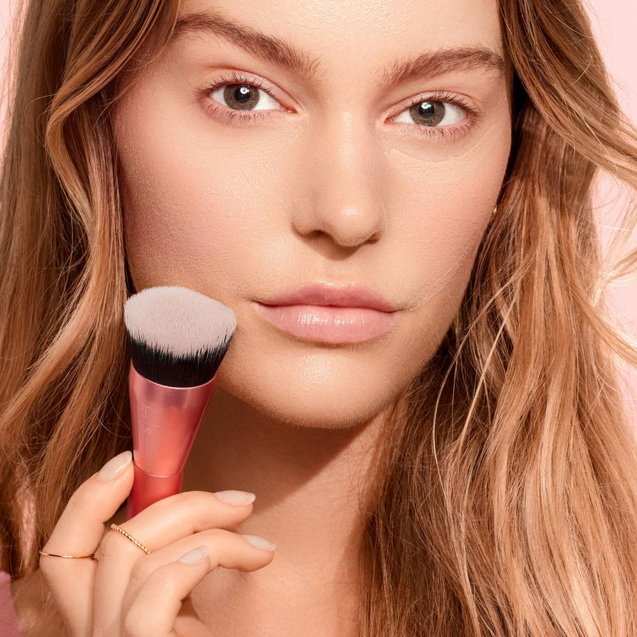 REAL TECHNIQUES  Glow Round Base Brush 