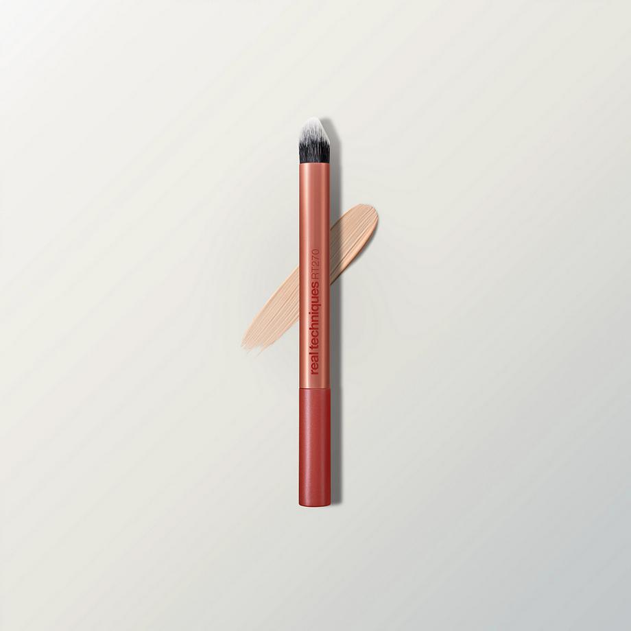 REAL TECHNIQUES  Spot Concealer Brush 