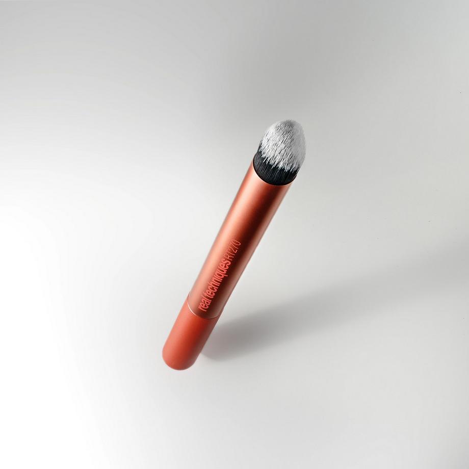 REAL TECHNIQUES  Spot Concealer Brush 