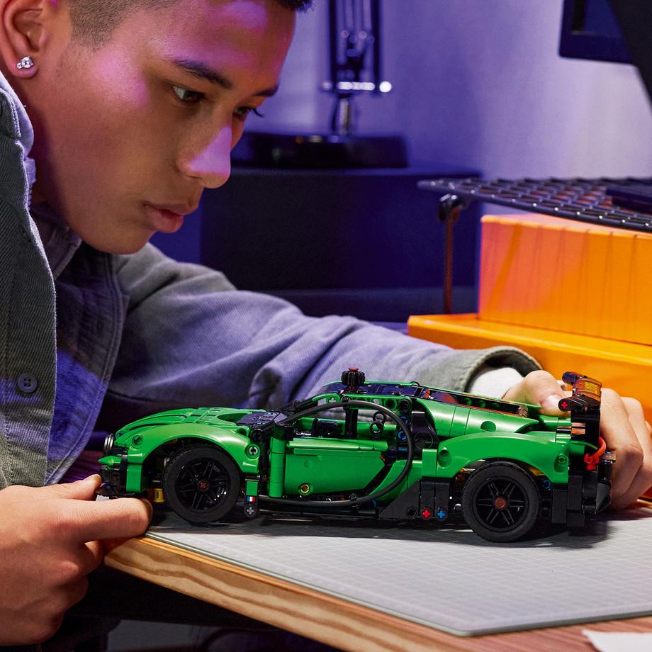 LEGO®  42241 Hypercar Bugatti Chiron Pur Sport verte 