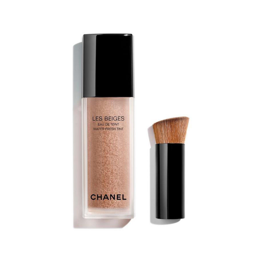 CHANEL LES BEIGES EAU DE TEINT EAU DE TEINT FRESCA ALLE MICROSFERE DI PIGMENTI. EFFETTO PELLE NUDA. RISULTATO RADIOSO E NATURALE 