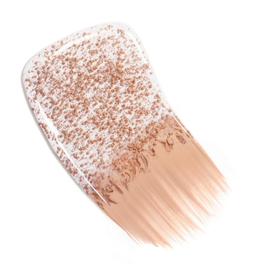 CHANEL LES BEIGES EAU DE TEINT EAU DE TEINT FRESCA ALLE MICROSFERE DI PIGMENTI. EFFETTO PELLE NUDA. RISULTATO RADIOSO E NATURALE 