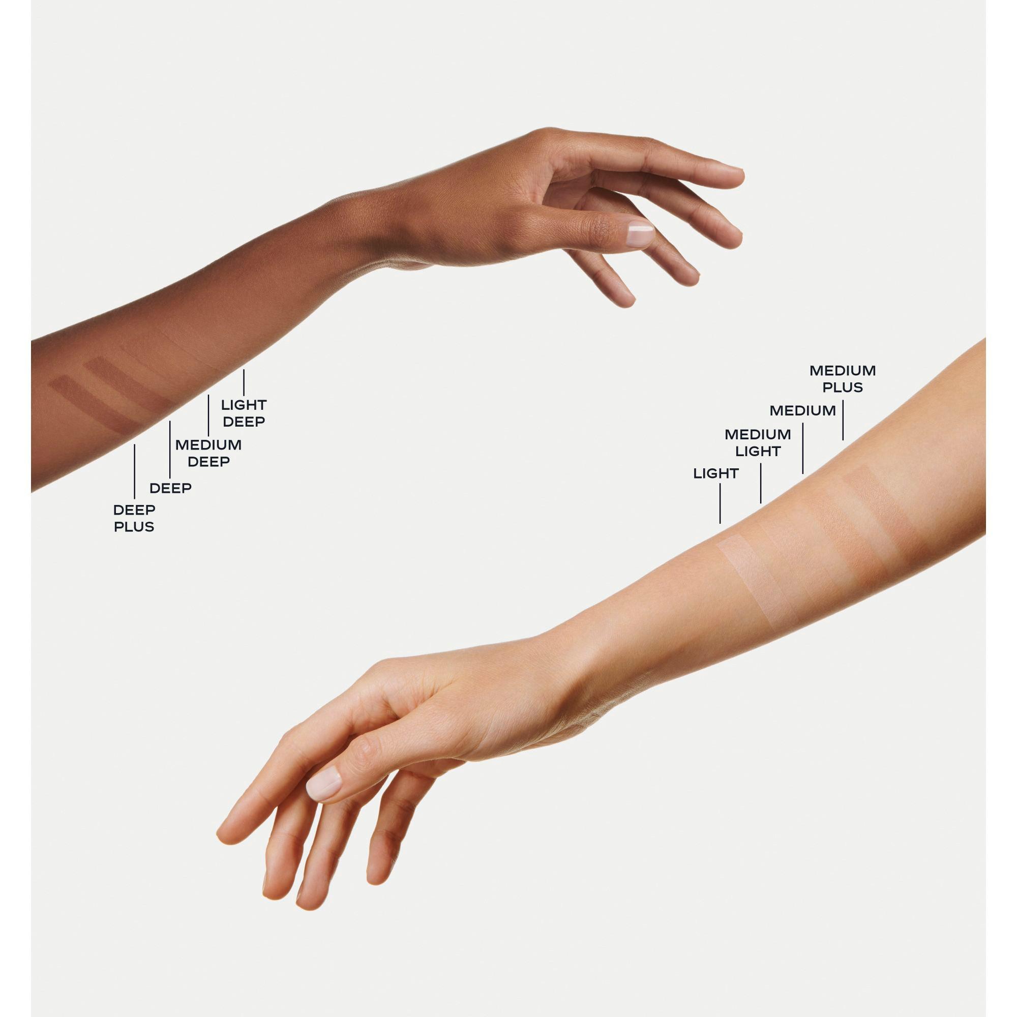 CHANEL LES BEIGES EAU DE TEINT MAKE-UP MIT FRISCHEEFFEKT UND MIKROKAPSEL-PIGMENTEN. ZWEITE-HAUT-EFFEKT. NATÜRLICH STRAHLENDER TEINT. 