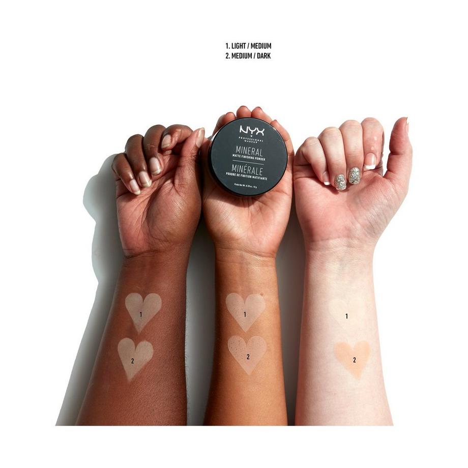 NYX-PROFESSIONAL-MAKEUP  Mineral Finishing Powder - Light/Medium 