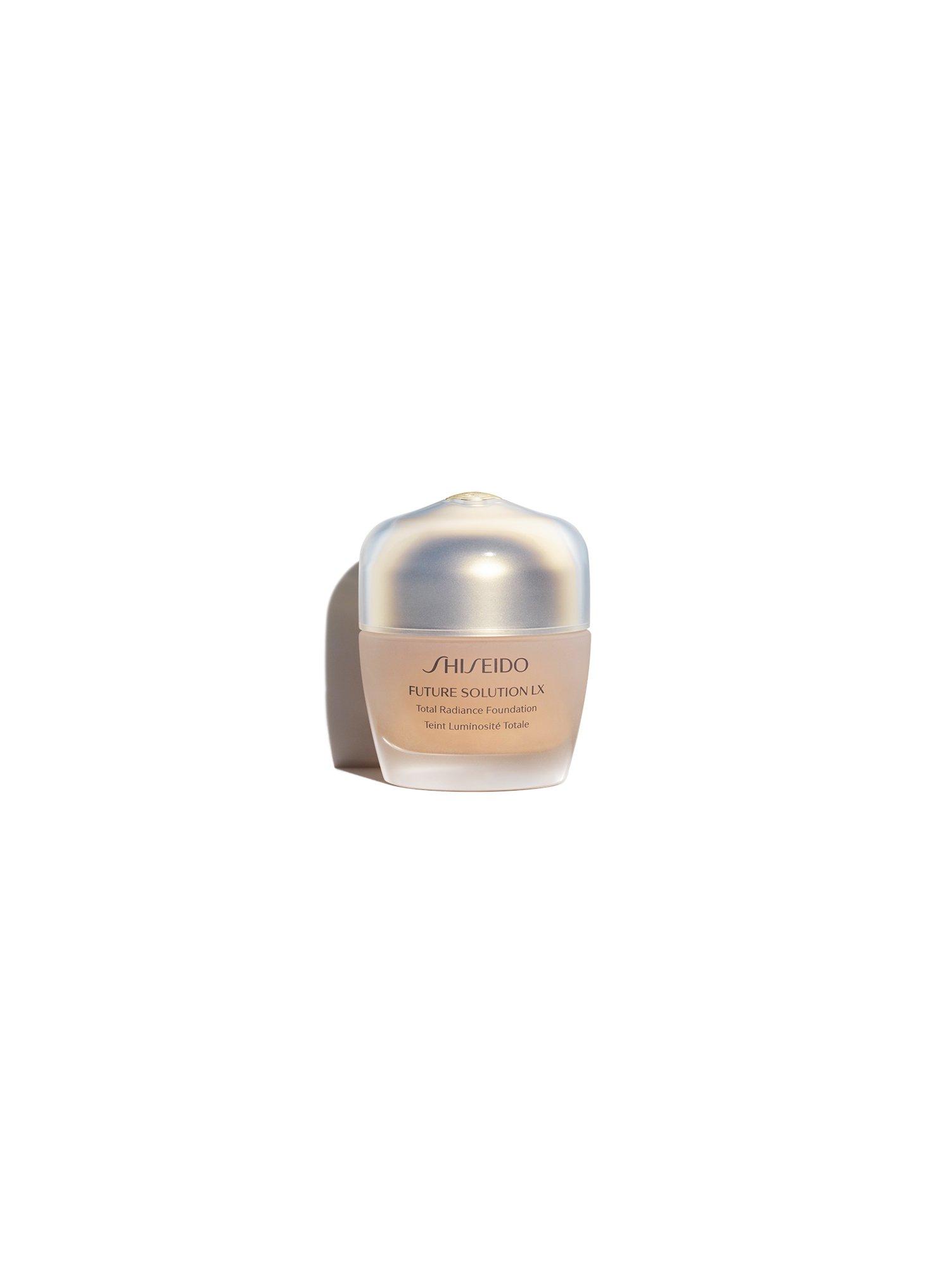 SHISEIDO  Total Radiance Foundation  Broad Spectrum SPF20 