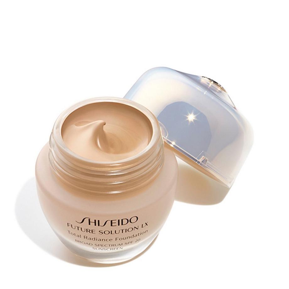 SHISEIDO  Total Radiance Foundation  Broad Spectrum SPF20 
