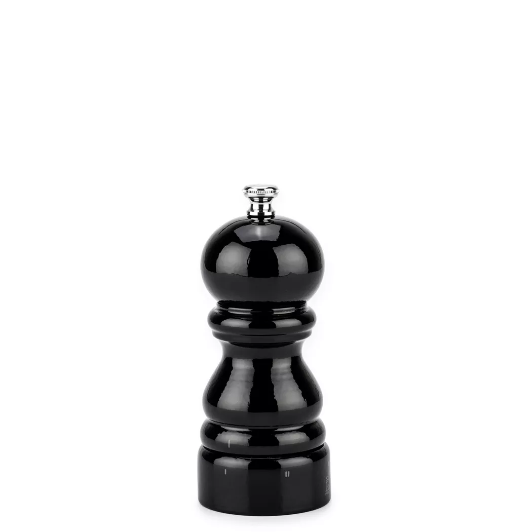With its chic black gloss and incomparable u'Select grind adjustment system, this 12cm Paris pepper mill has the looks and the tools to bring a touch of magnificence to your table. Paris u'Select