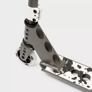 micro MX Trixx Scooter fuer Skate-Park und Asphalt 