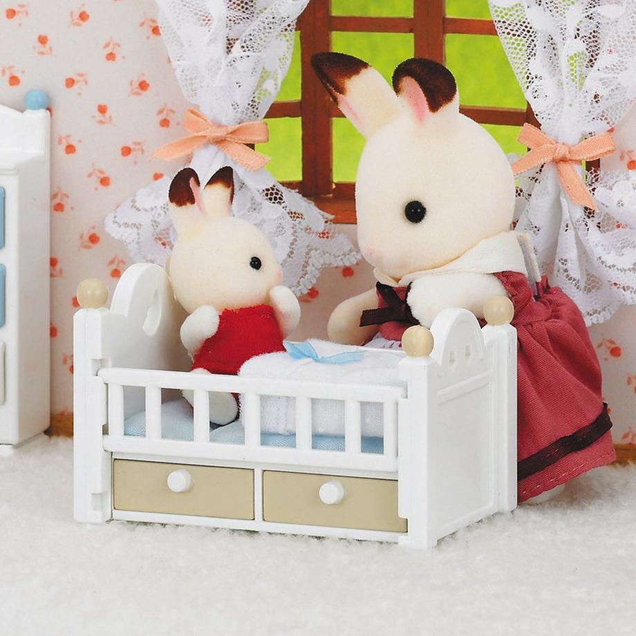 Sylvanian Families  Schokoladenhasen Baby mit Babybett 