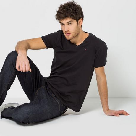 TOMMY JEANS Modern Fit Kurzarm V-Ausschnitt T-Shirt  