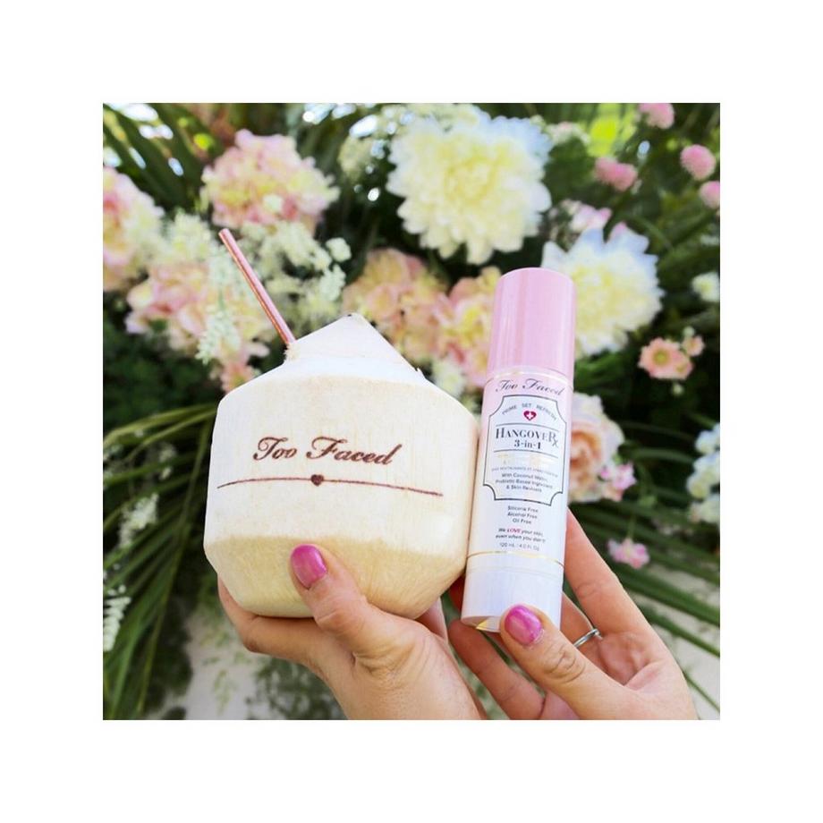 Too Faced Hangover 3-in-1 Spray - Base de teint Revitalisante et Spray fixateur 3-en-1  