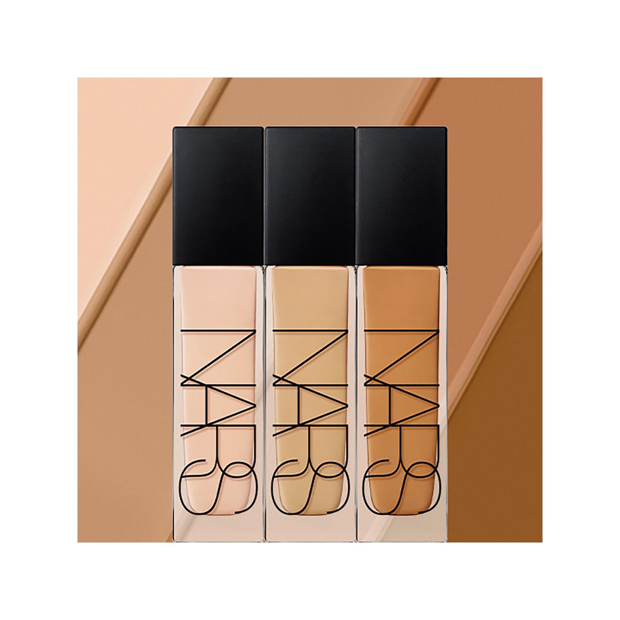 Nars Natural Radiant Longwear Foundation Fondotinta a lunga durata 