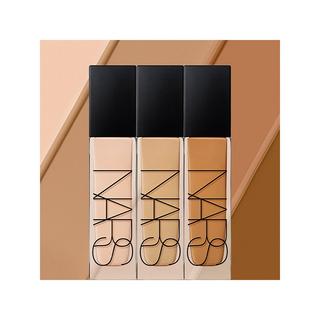 Nars Natural Radiant Longwear Foundation Fond de teint couvrant longue tenue 